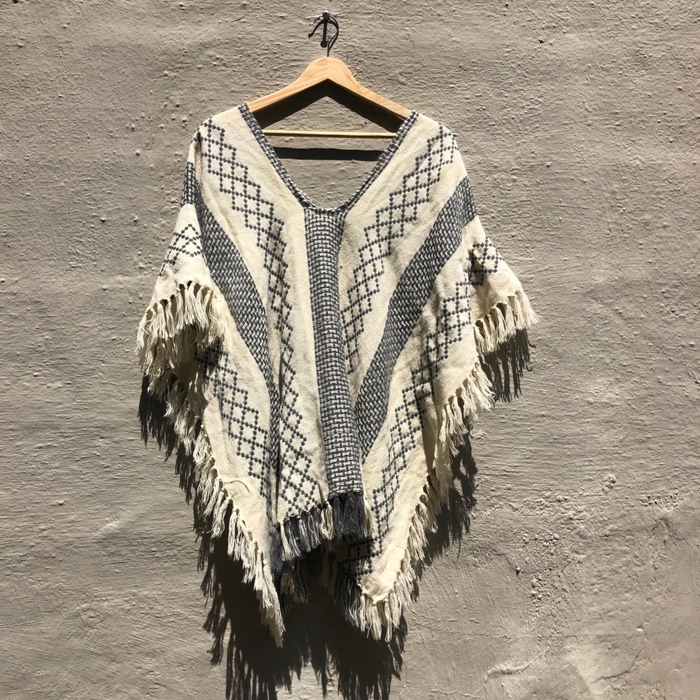 Free people poncho pullover Blue and White